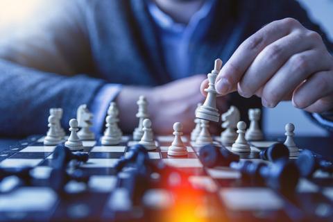 从“知己知彼”到现代竞争：兵家智慧与佛道哲思的融合启示