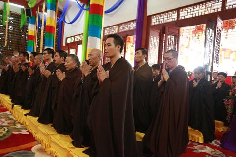 佛教五戒：现代生活的伦理坐标与心灵指南
