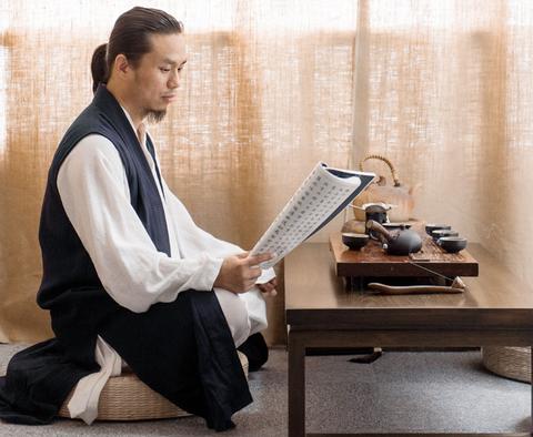 在家居士的修行路径：从三教智慧看日常中的“功夫”